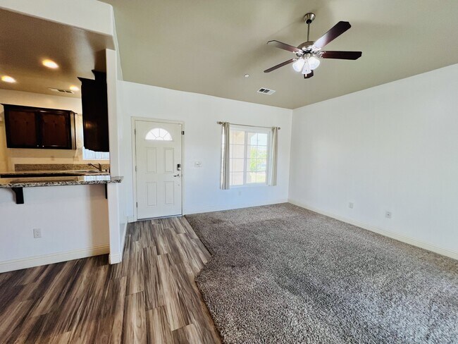 Photo - 986 Valencia Dr