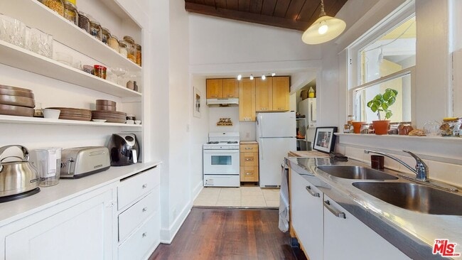 Photo - 402 N Venice Blvd Unit B