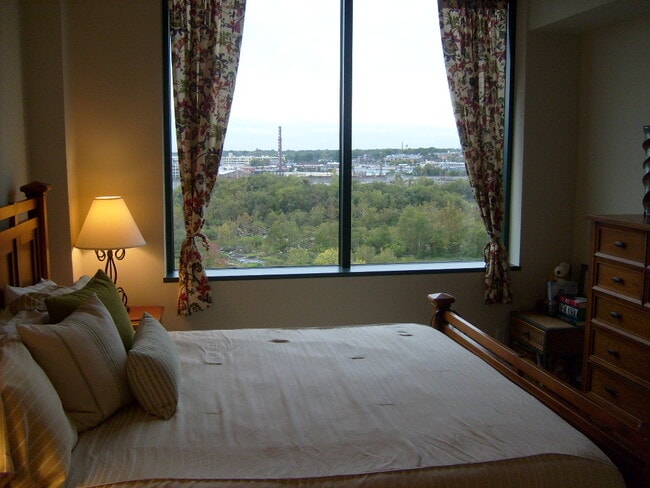 Photo - One Bedroom Condo Overlooking the James Ri...