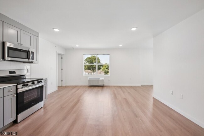 Photo - 369 18th Ave Unit 404