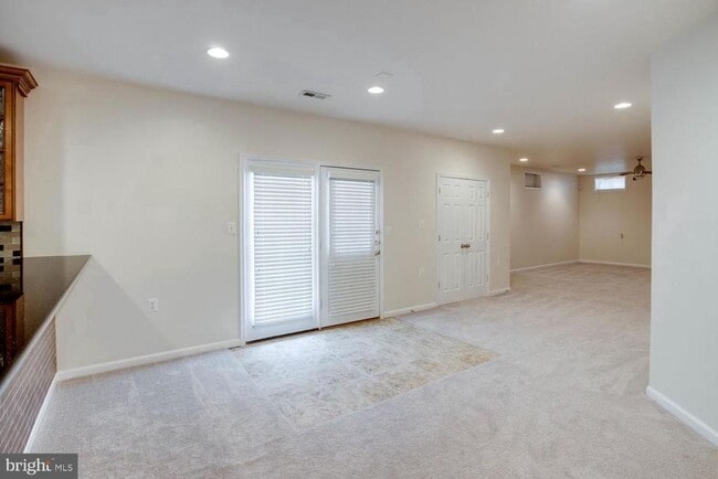 42100 Porch Light Dr