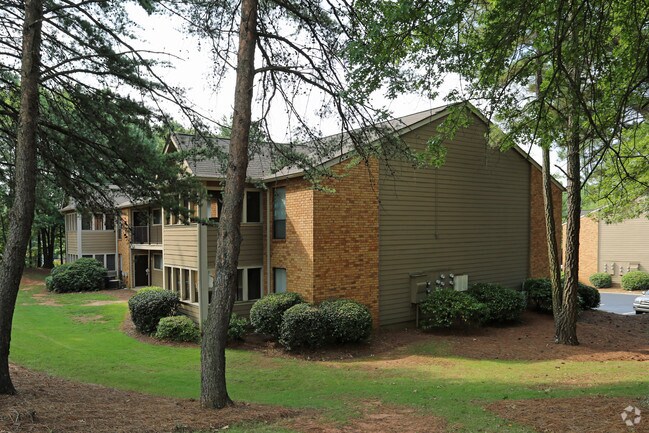 Community - Hampton Woods