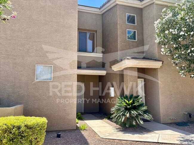 Photo - 1335 E June St