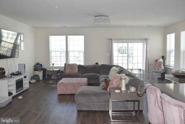 Building Photo - 6947 Stoddert Ln