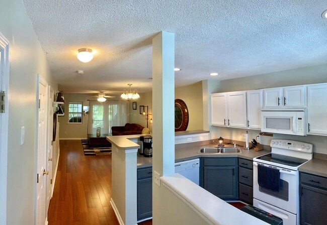 Photo - 466 Doane Way