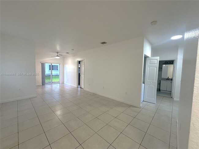 Photo - 2731 NE 3rd Dr Unit 101