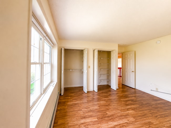 Photo - 243 Eastview Cir