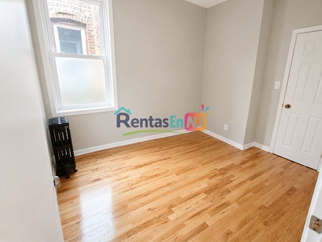 Photo - 76 N 9th St Unidad 14