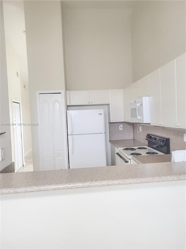 Building Photo - 2551 SE 16th Terrace Unit 203