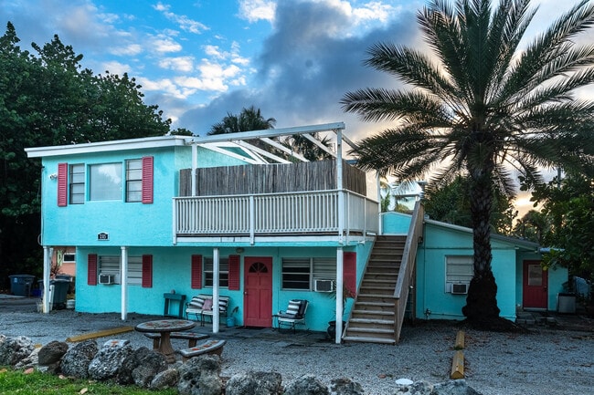 Building Photo - 205 Coral Rd Unit 1