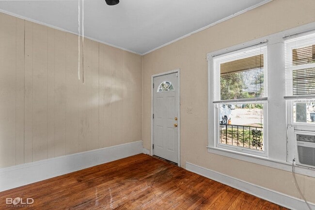 Photo - 649 Merrick St