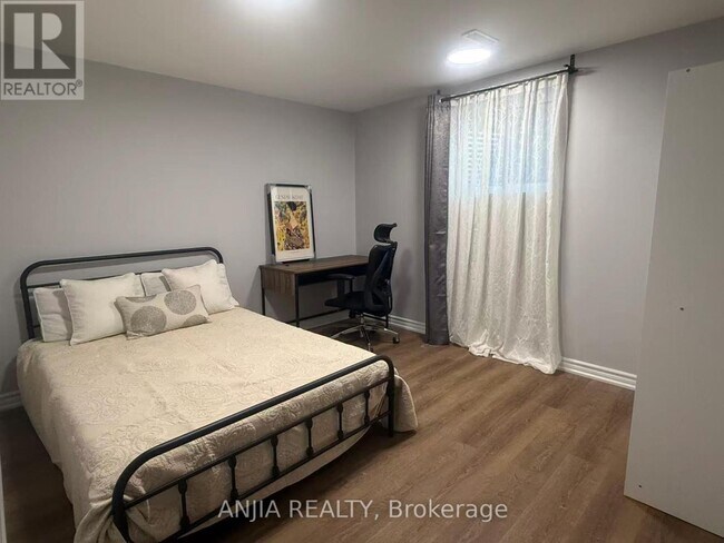 Photo - 2482 Robin Dr