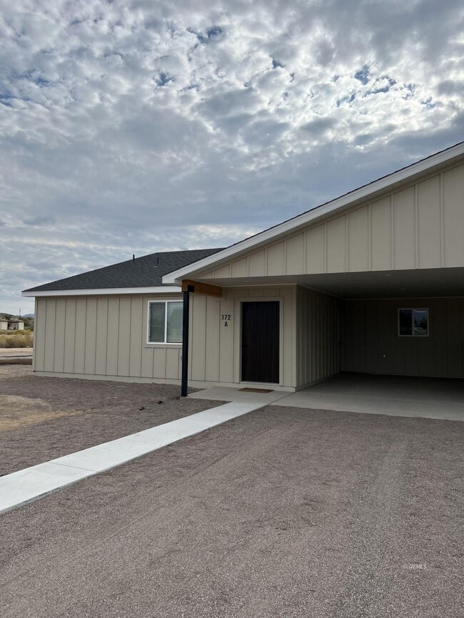 Building Photo - 172 Plex Cir
