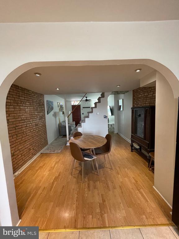 Building Photo - 1841 Light St