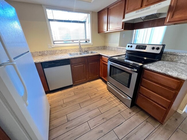 Building Photo - 2bed/2bath first floor condo