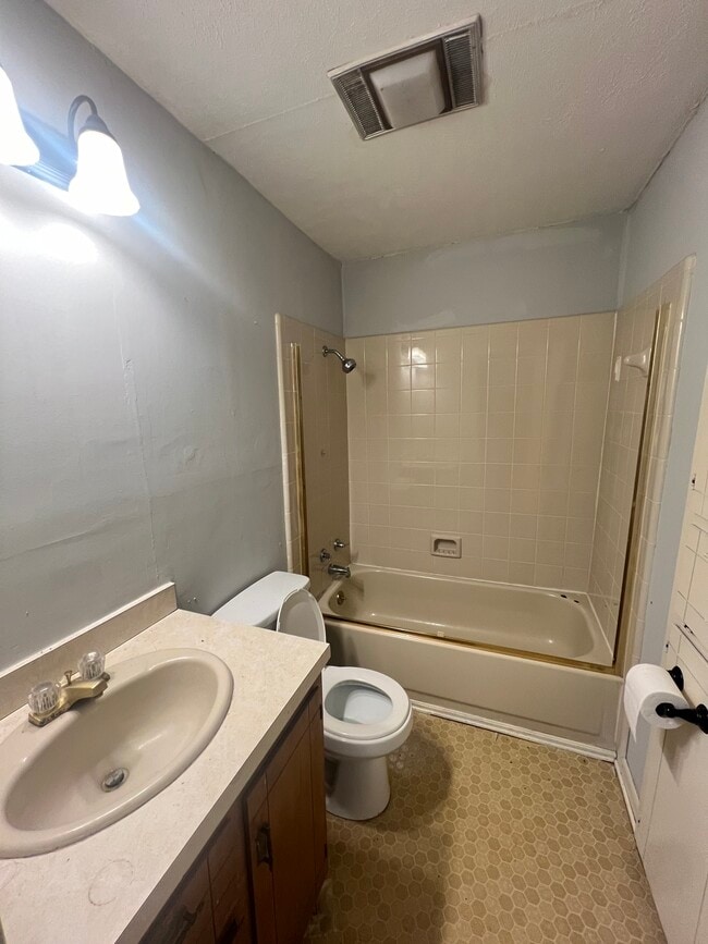 Photo - 563 Belvedere Rd