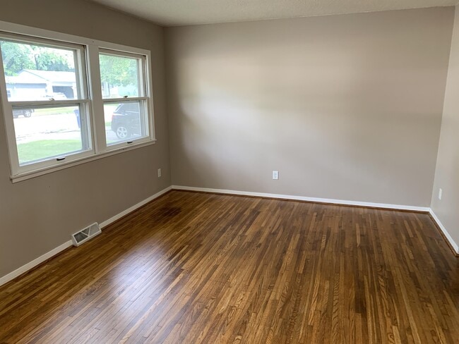 Photo - 513 W Clark St