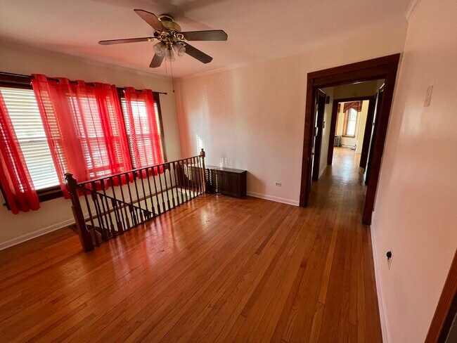 Photo - 3359 N Laramie Ave Unidad 1N