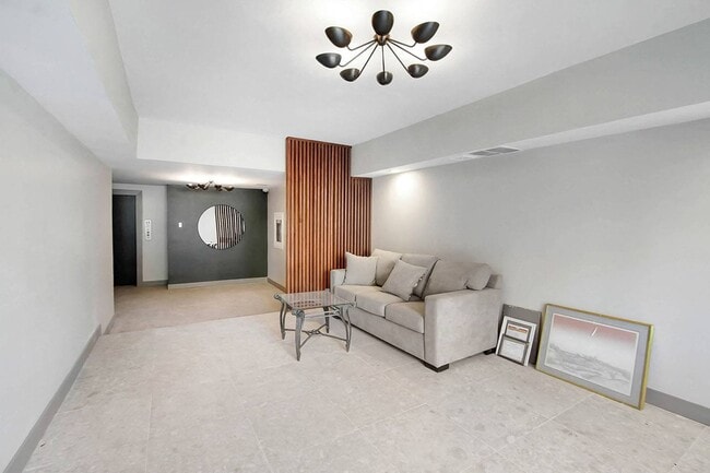 Photo - 110 S Swall