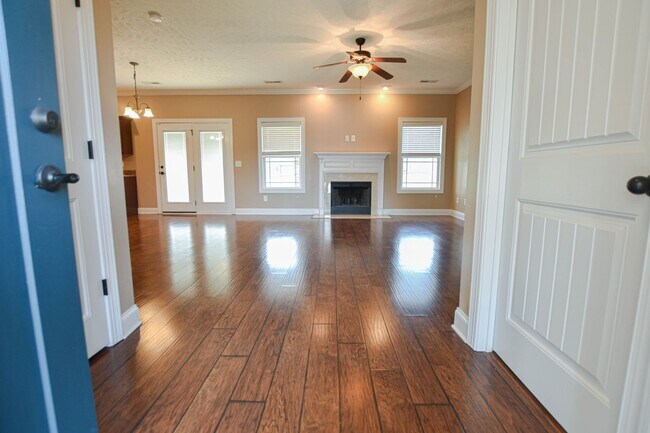Photo - Pet Friendly Three Bedroom!