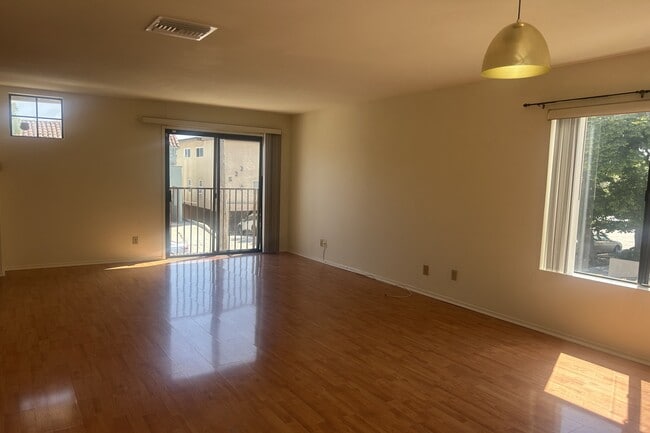 Photo - 8515 Saturn St