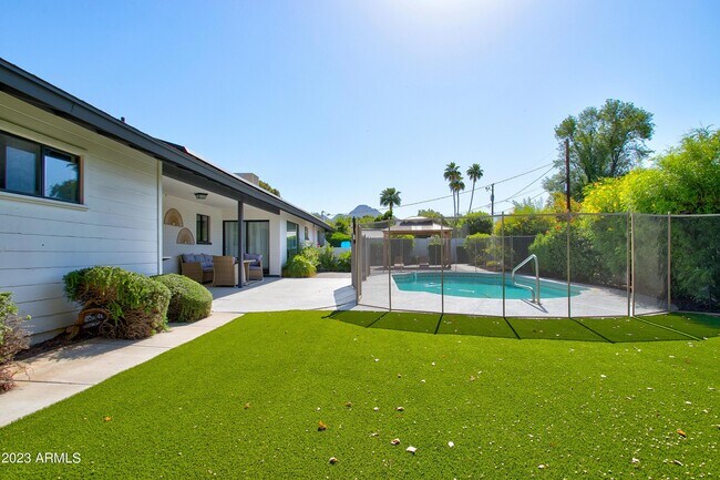 Building Photo - 1201 E Northview Ave