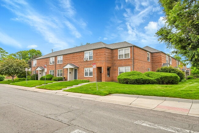 Building Photo - $1,995 - Updated 2 bed/1 bathroom Denver C... Rental
