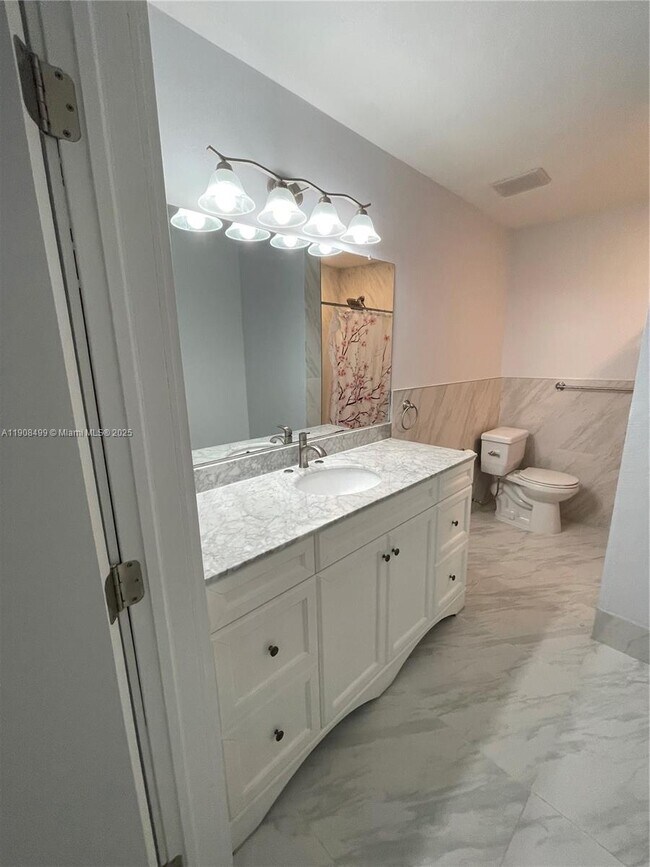 Photo - 405 SW 5th St Unit 1-3