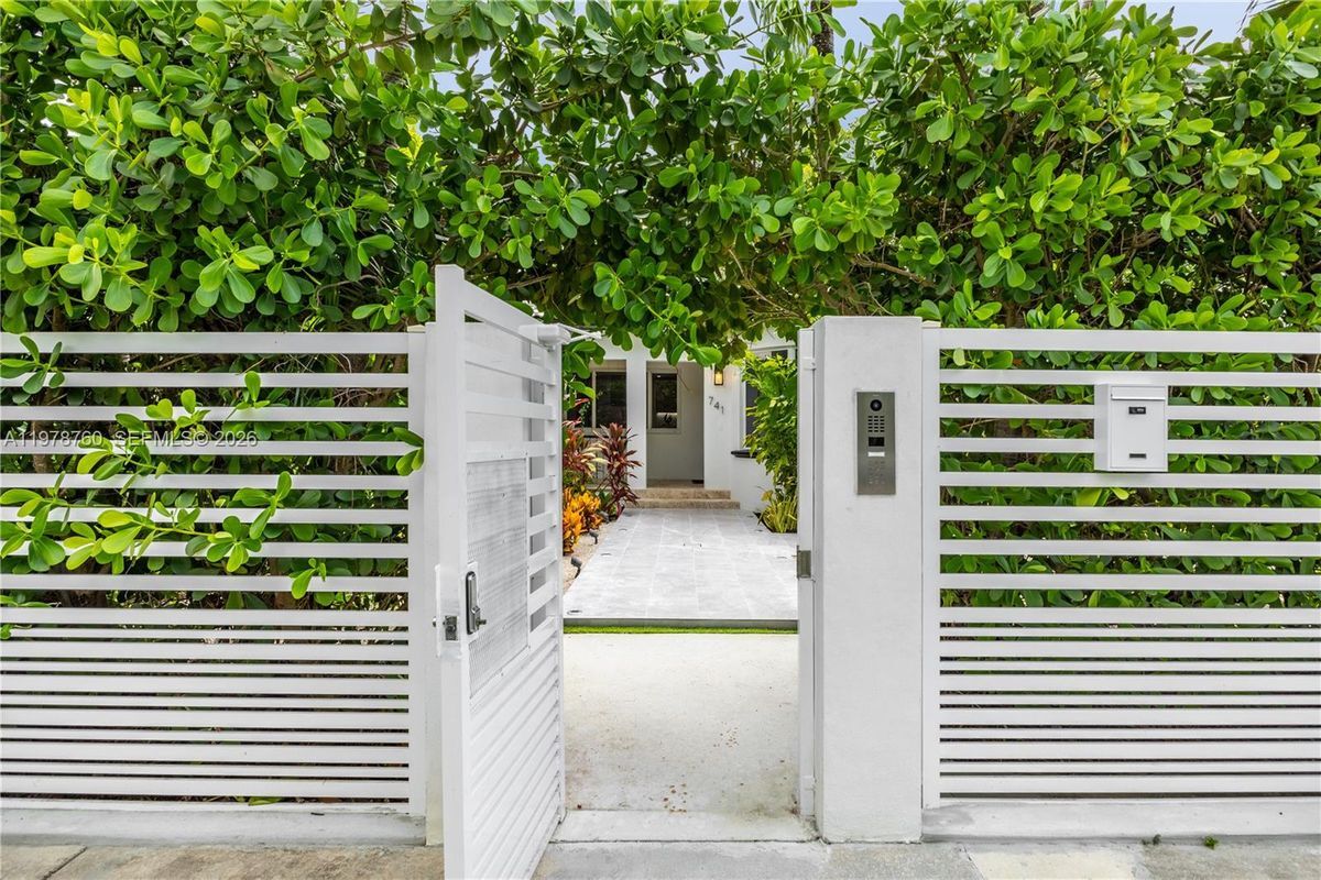 Photo - 741 NE 87th St