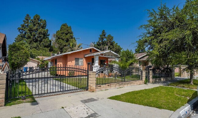 Building Photo - 7805 Whitsett Ave Unit 7807 Rental