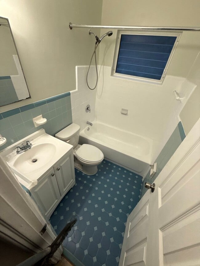 Photo - 2/1 - LOW MOVE IN COST! AVAILABLE NOW