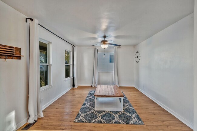 Photo - 905 Taylor Merritt Ct