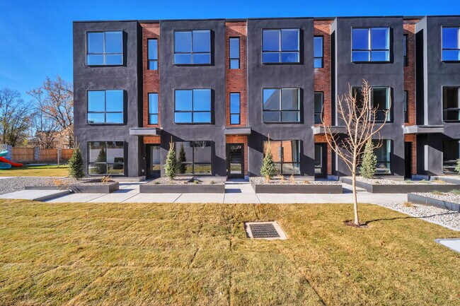 884 E Rowley Dr