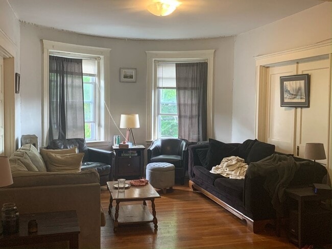 Building Photo - 208A Winthrop Rd Rental