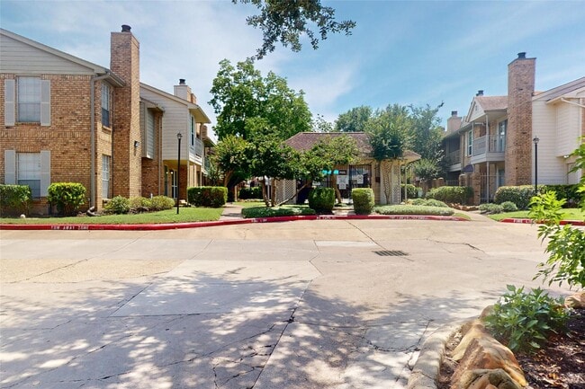 Building Photo - 10615 Briar Forest Dr Unit 702