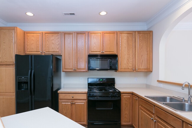 832 Saratoga Dr