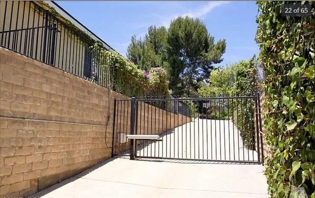 Photo - 1641 E Hillcrest Dr Unidad B