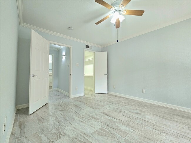 Building Photo - 9700 Leawood Blvd Unit 1505