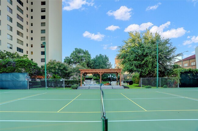 Photo - 1400 Hermann Dr Unit 15D