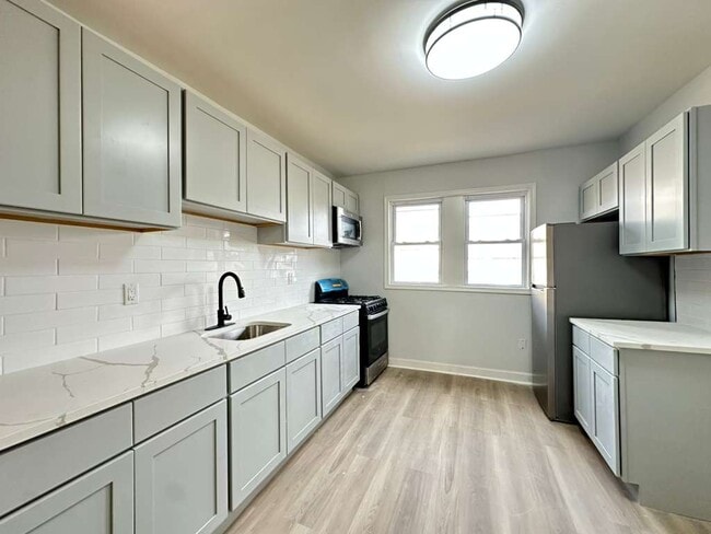 Photo - 439 N Daggett St