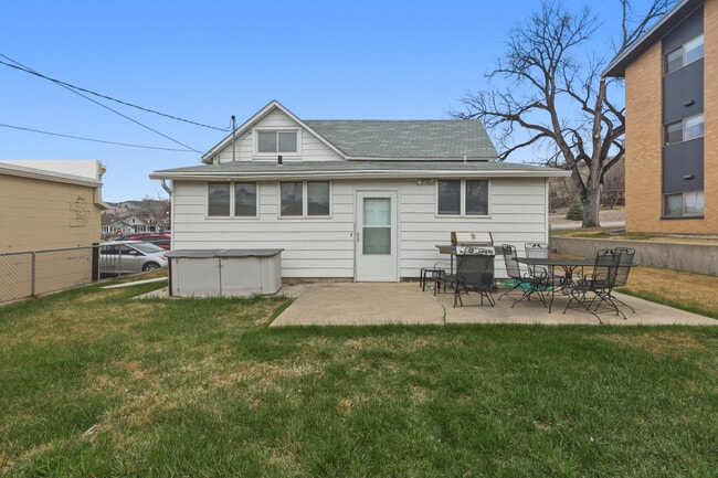 Photo - 727 Fairview St