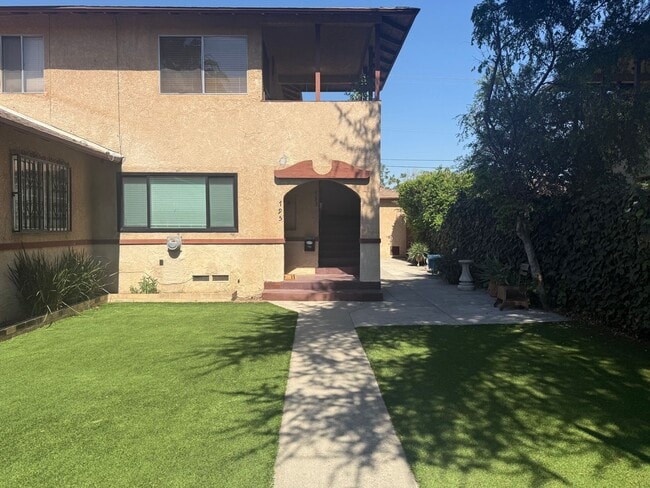 Building Photo - 793 W Pomona Blvd Unit 795 W Pomona Blvd