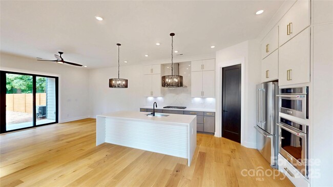 Photo - 313 E Peterson Dr