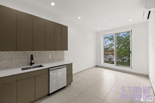 Building Photo - 2 bedroom in BROOKLYN NY 11207 Unit 4 Rental