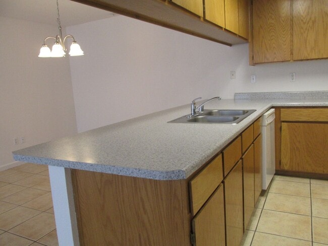 Photo - 555 Howard Ct