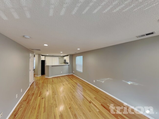 Photo - 577 SW 207th Ave