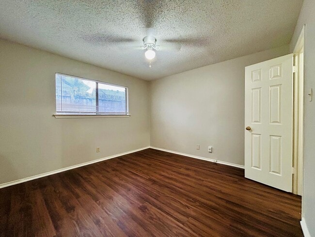 Photo - 9304 Kempler Dr Unidad A