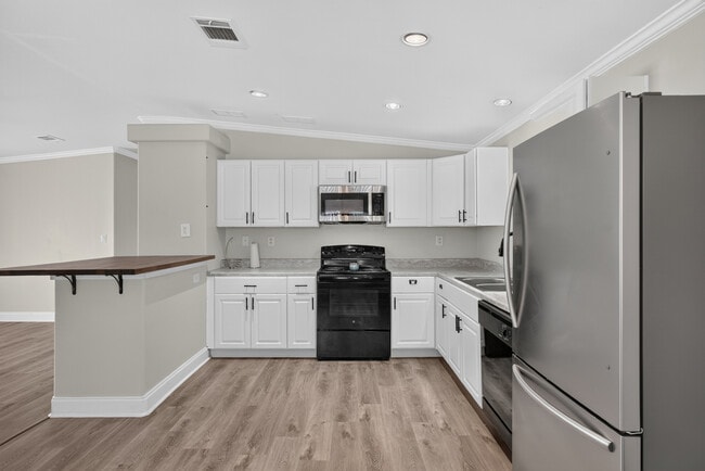 Photo - 867 Avery St