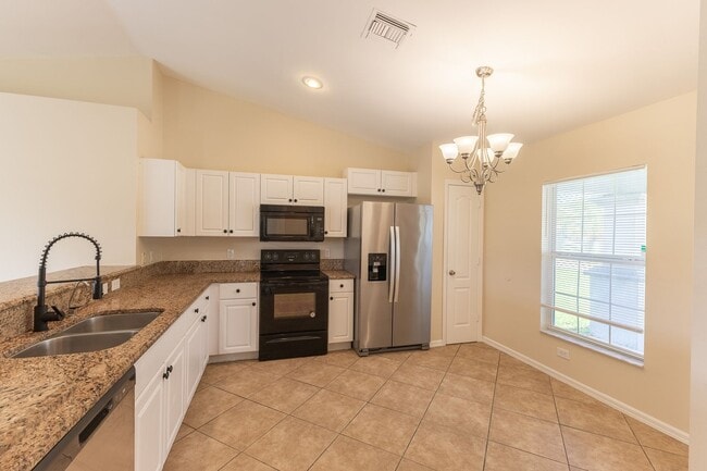 Photo - 3/2 Single Family home freshly painted interior and exterior