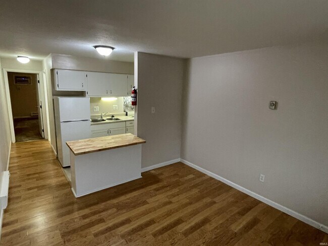 Photo - 1005 N Rogers St Unit B-15